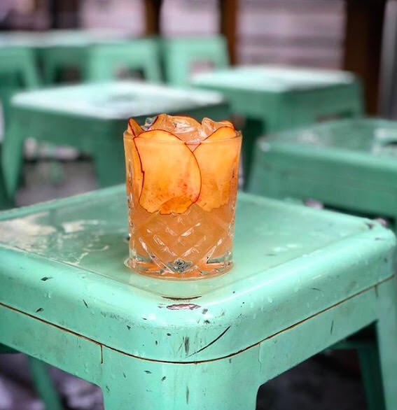 Menu de carte de cocktail avec spiritueux du Québec